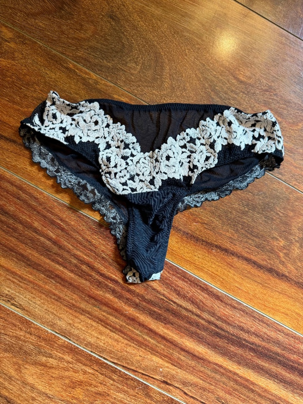 ON HOLD: Intimissimi Pretty Flowers Lace Panty — Black with Cream Embroidery